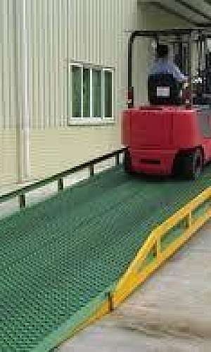 Rampa para descarregar caminhão Rampa para descarregar caminhão