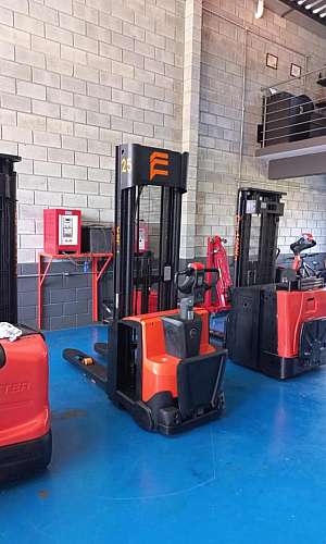 transpaleteira com torre transpaleteira com torre